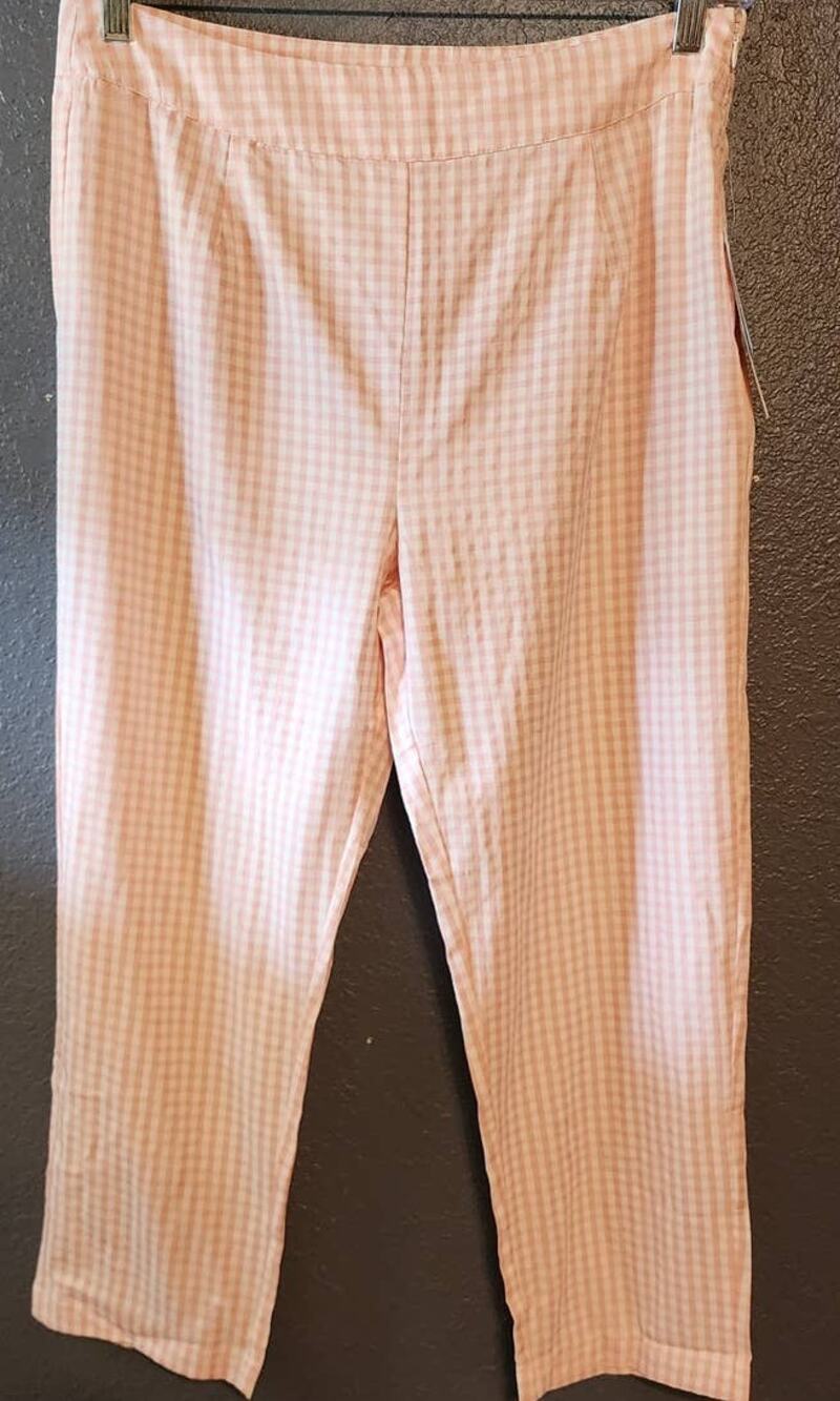 Cyrus Pink and White Plaid Side Zip High Rise Cropped Perfect for spring Size 8